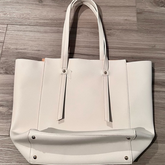 Boutique Bucket Bag - Picture 2 of 6